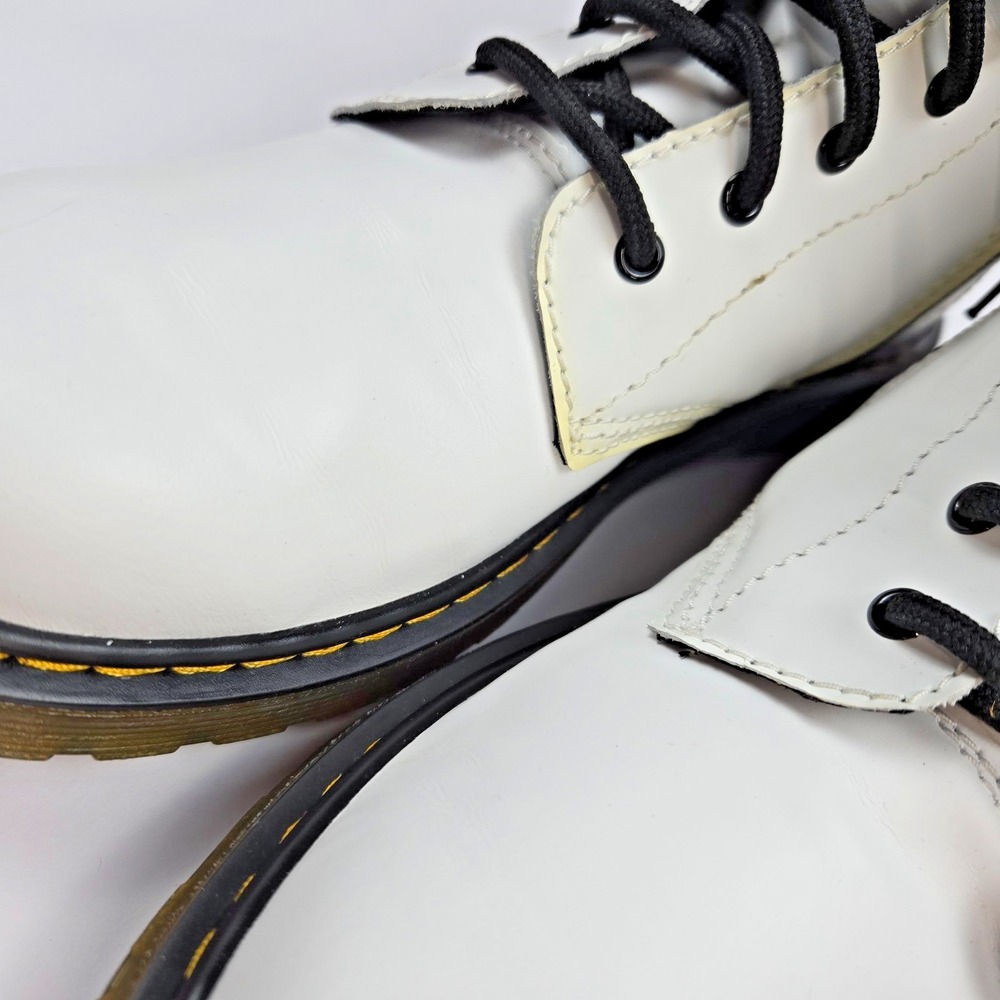 Dr. Martens Youth 1460 Y Lace White Boots Girl 7 Boys 6 Womens 9‎ New with Box - Picture 5 of 10